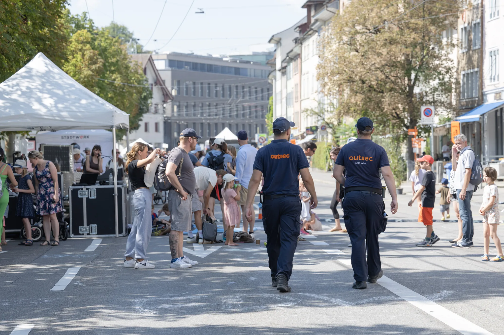 outsec Sicherheitsmitarbeitende sorgen für Ordnung und Prävention in der Gemeinde