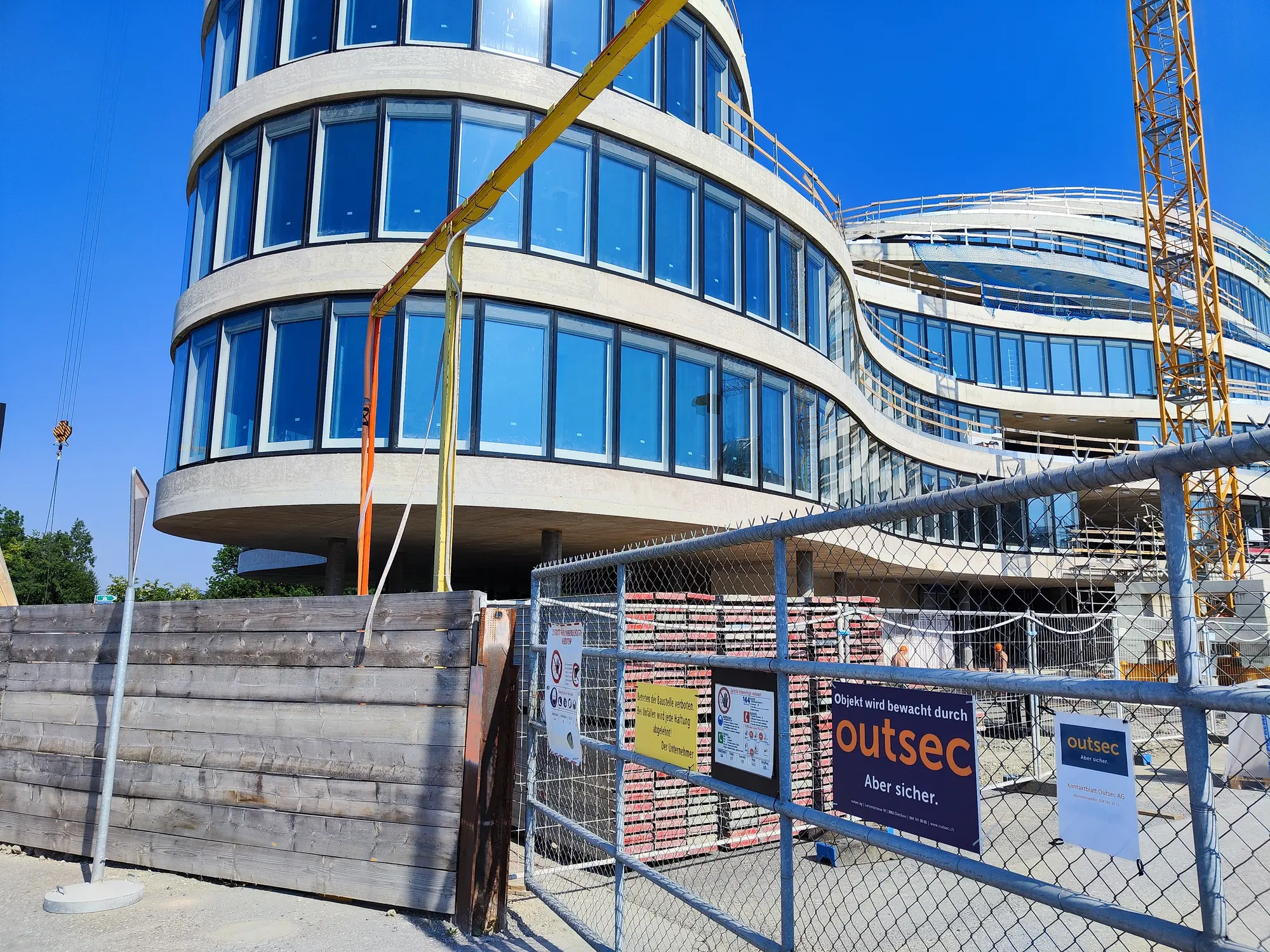 Hauptsitz der outsec ag an der Lerzenstrasse 10 in Dietikon